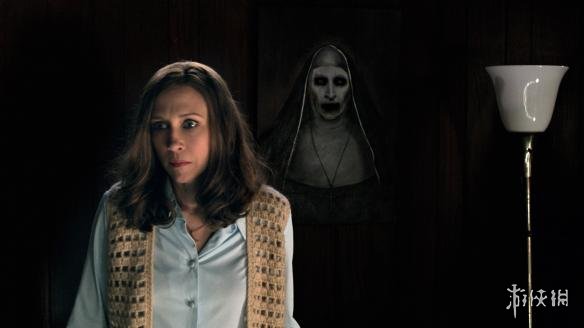 日期，恐怖片《招魂2》的衍生电影《修女》公布了电影的首张宣传图，在《招魂2》中吓到不少影迷小心肝的“恶魔修女”卷土归来。