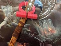 在《战神4（God of War）》即将上市之时，澳大利亚粉丝Morris就利用3D打印技术制作了一把《战神4》中奎爷的新战斧。