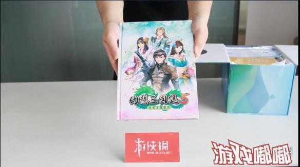 国产单机游戏《幻想三国志5（Fantasia Sango 5）》即将发售，在发售的前一天，官方曝光了游戏豪华版的开箱视频，一起来看看吧。