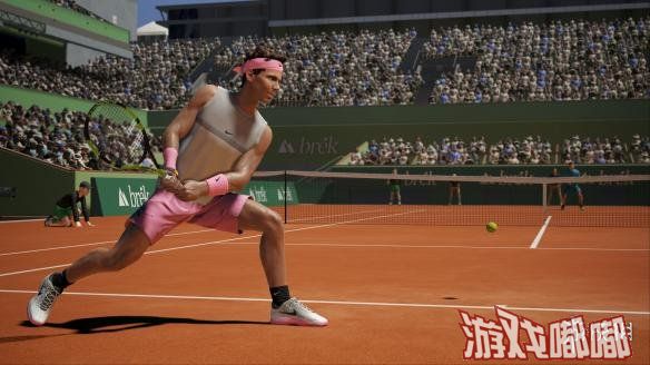 《澳洲国际网球（AO International Tennis）》由澳网官方授权的游戏，玩家们将操控纳达尔、费德勒等知名的网球运动员进行激烈的网球比赛。