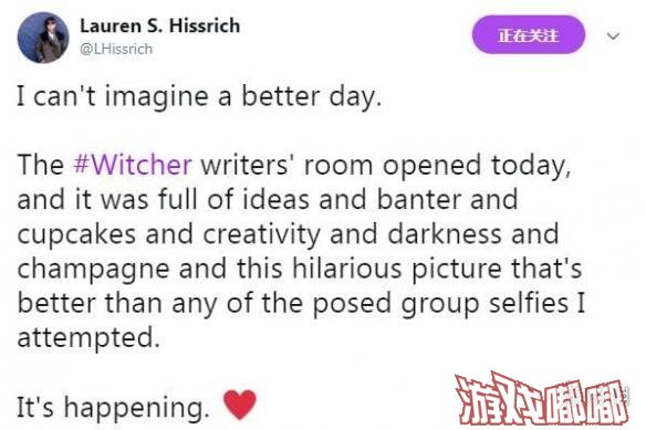 《巫师》电视剧于去年5月正式公布，今天《巫师》剧组的执行制作人Lauren S. Hissrich在推特上晒出了全体编剧的合影，《巫师》剧组编剧室开张了。