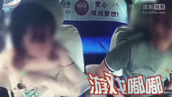 四川乐山一女乘客遭出租车司机袭胸视频