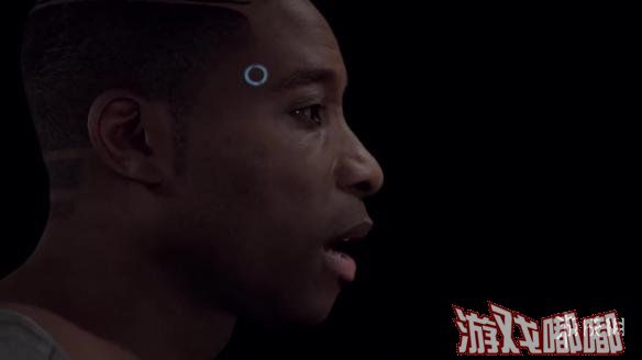 《底特律：我欲为人（Detroit: Become Human）》的最新宣传短片公布，在短片中一个男性外观机器人在唱歌，展示了人与机器人共处的未来世界！