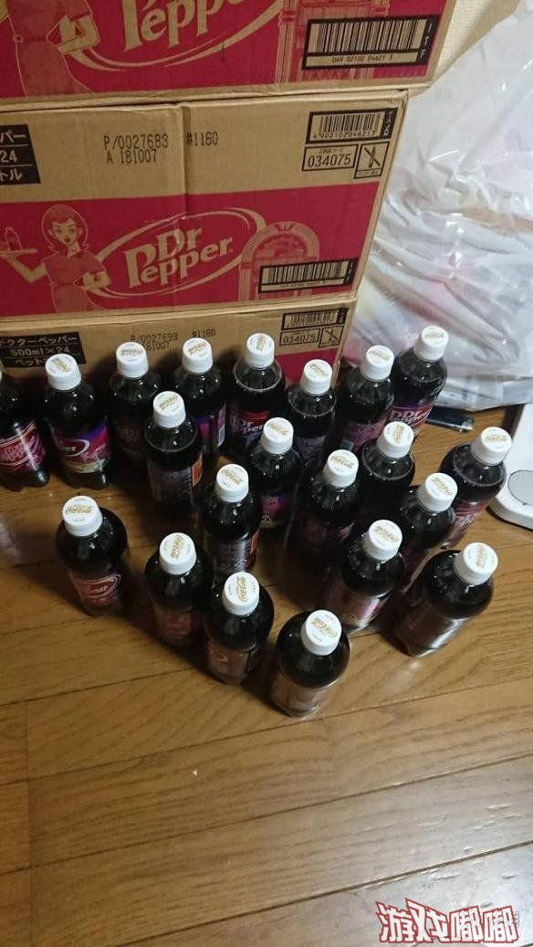 出现在《命运石之门》中的美国饮料“Dr Pepper”成为很多漫迷的关注对象，日前，日本网友因为爱上《命运石之门》这部作品，而一时冲动买下四大箱Dr Pepper。