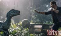 还有3天《侏罗纪世界2》就要在内地正式上映了，今天影片公布了一段最新幕后制作特辑，展示了侏罗纪世界经典交通工具“陀螺球”的奇效！