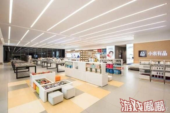 小米之家南京旗舰店今天正式开业，　雷军透露，小米之家南京旗舰店占地700多平米，全无梁柱、通透明亮、颜值非常高。