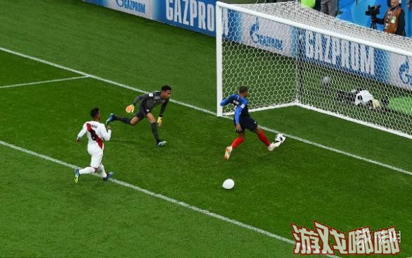 北京时间6月21日晚23时开展的2018世界杯C组第二轮比赛中，法国姆巴佩抓住队友创造的机会将球补进空门获得一分，秘鲁加紧进攻节奏但均未起效最终法国以1-0赢下秘鲁。