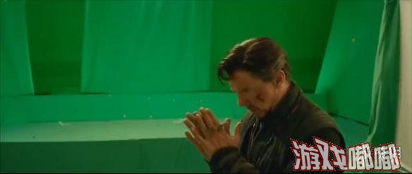 近日，漫威《复仇者联盟3：无限战争》曝光一段幕后视频，视频中去掉了华丽的特效，超级英雄们只能对着空气表演。