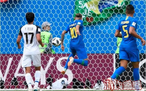 北京时间6月22日20时，世界杯E组第2轮第1场比赛中，双方上下半场互相牵扯未出战果，比赛随后进入加时比赛阶段，巴西库鸟与内马尔突发连进两球为巴西拿下比赛。