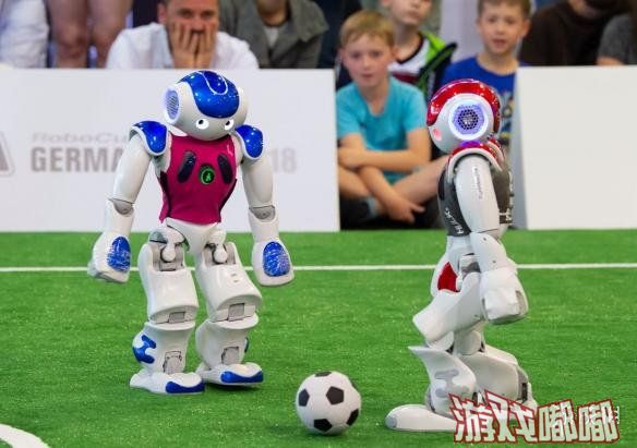 在机器人足球世界杯RoboCup上，中国队以4-0大胜美国队，获得小型足球机器人组冠军。一起来看看吧！