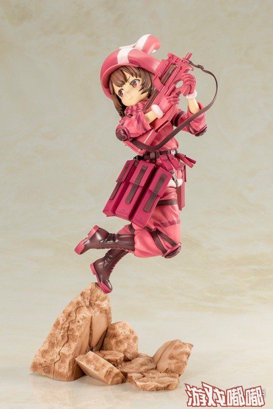 近日，厂商寿屋推出了《刀剑神域 Alternative GGO》女主角小莲新款手办，重现了小莲在游戏里身穿粉色战斗服的形象！