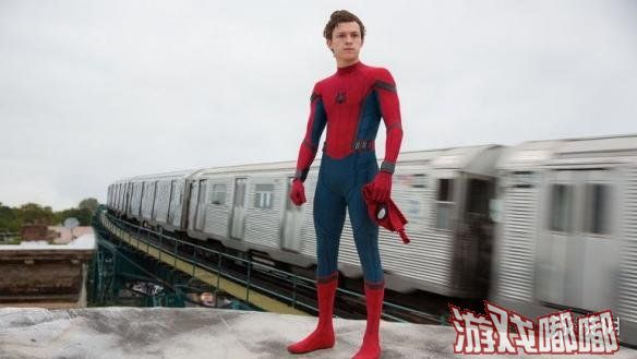 近日，“荷兰弟”汤姆·赫兰德在instagram上晒出了《蜘蛛侠》续集的片名——“Spider-Man: Far From Home”。