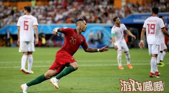 北京时间6月26日凌晨2时，在2018年俄罗斯世界杯B组末轮比赛中，第44分20秒，夸雷斯马右脚外脚背劲射破门得分，葡萄牙1-0领先，随后伊朗安萨里法德抓住罚球机会将比分扳平，最终比赛以葡萄牙1-1战平伊朗结束比赛。