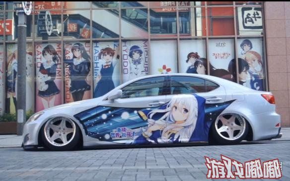 日本出租汽车公司打造美少女角色痛出租车。改装费用约合人民币35万元。不过根据东京都室外广告管理条例痛出租车没法上路。