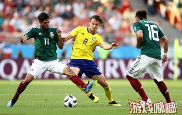 北京时间6月27日晚22时，在2018世界杯F组第三轮比赛中，瑞典在生死战上3-0击败墨西哥头名晋级，奥古斯丁松和格兰奎斯特建功，阿尔瓦雷斯自摆乌龙。由于另一场比赛韩国2-0击败德国，最终落败的墨西哥仍然得以晋级。