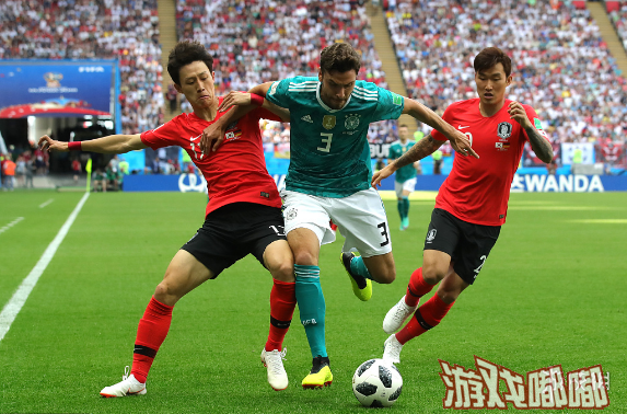 北京时间6月27日晚，在2018年俄罗斯世界杯F组末轮比赛中，德国在喀山竞技场0比2负于韩国，1胜2负积3分小组垫底，卫冕冠军遗憾出局。第93和96分钟，金英权和孙兴慜各入一球。