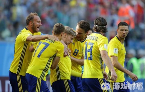 北京时间7月3日晚22时，在2018世界杯1/8决赛中，瑞典1-0淘汰10人瑞士，福斯贝里打入制胜进球，迈克尔-朗染红，瑞典时隔24年再次杀进世界杯8强。