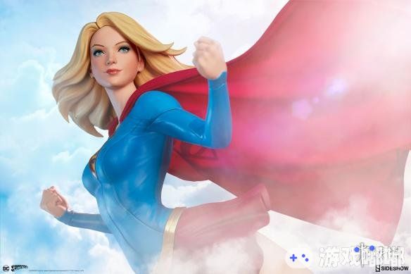近日，Sideshow推出了最新的女超人雕像，女超人穿着经典的三原色制服，标志性的胸前S LOGO还有大红的披风，一起来欣赏一下吧！