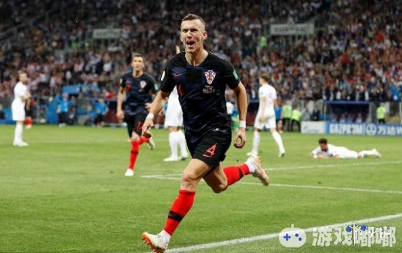 北京时间7月12日凌晨2时，在2018世界杯半决赛中，克罗地亚经过120分钟激战2-1逆转英格兰历史性杀入决赛。特里皮尔任意球破门，佩里西奇扳平，加时赛上曼朱基奇绝杀。