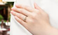 近日，U-TREASURE和宝可梦再次联手推出皮卡丘主题婚戒指&结婚戒指，另外还有大热的精灵球戒指盒，相信拿着这么可爱的戒指求婚，女朋友一定会答应哒！