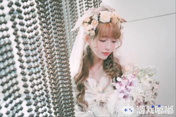 韩国“第一美少女”Yurisa最新照片公布，一身花仙子装扮，粉嫩的造型很是吸睛，是小仙女本人没错啦！