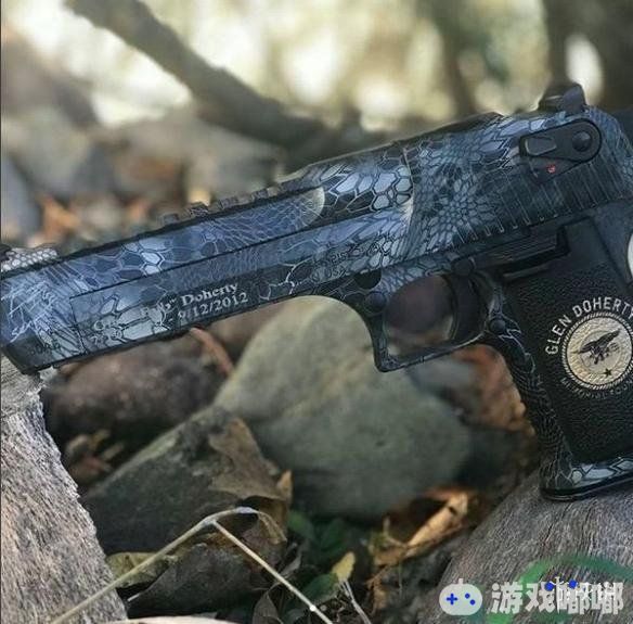 沙漠之鹰是1980年由MRI发布的一把狩猎手枪。第一把具有完全功能的0.357口径的手枪问世后成为了收藏家和枪械爱好者疯狂追逐的对象。