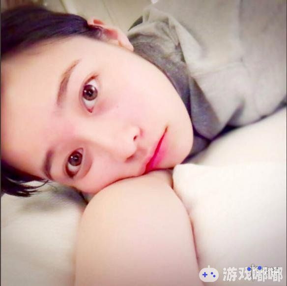 近日，被日本网友称为“千年一遇美少女”的桥本环奈在推特上晒出了自己的素颜照，网友们看完纷纷表示：果然是小仙女！