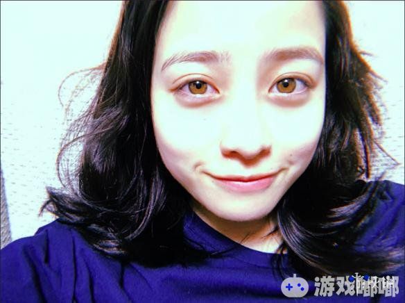 近日，被日本网友称为“千年一遇美少女”的桥本环奈在推特上晒出了自己的素颜照，网友们看完纷纷表示：果然是小仙女！