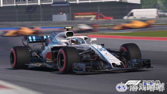昨晚，《F1》系列游戏开发商Codemasters公布了《F1 2018》的正式预告，展示了新作在游戏的内容、画面等方面做出的改进。