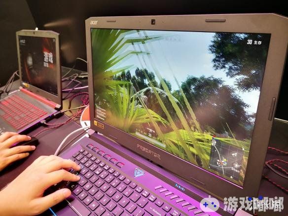 在2018ChinaJoy上，宏碁发布了两款AMD锐龙平台笔记本，掠夺者Predator Helios 500搭载二代锐龙，采用Radeon RX Vega 56高端独立显卡的游戏本，搭配8GB HBM2高带宽显存，比很多桌面台式机都要强悍。
