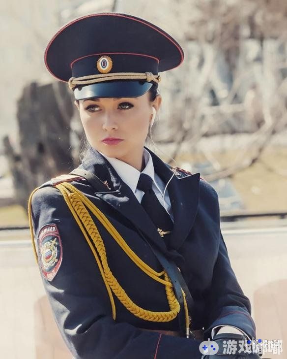 今天小编给大家带来的是俄罗斯美女骑警Татьяна Зима的美照，妹子骑起马来也可以英姿飒爽，一起来欣赏一下吧！