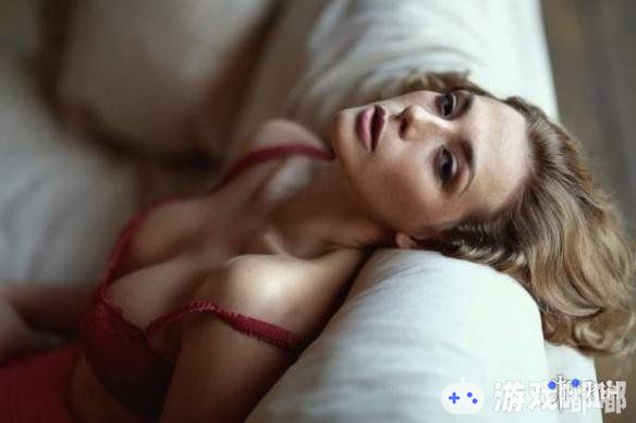 今天小编给大家带来俄罗斯的美女模特Ольга Кобзар的性感美照，她那种魅惑众生的气质让人沉醉不已，来欣赏一下吧！
