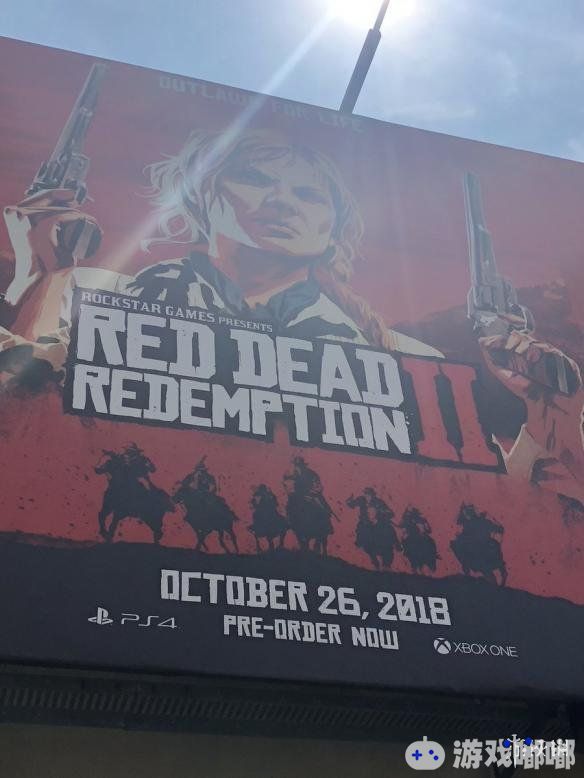 最近，几幅巨型《荒野大镖客2（Red Dead Redemption 2）》广告牌出现在了美国纽约市街头，展示了游戏中将出现的四位角色，其中两位来自前作，不过有了新的画像！