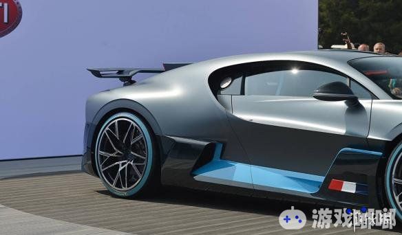 日前，在本届圆石滩车展上，布加迪官方正式发布了全新跑车Divo，作为一款顶级超级跑车，新车将会采用极致的空气动力学设计，全球限量40辆，一起来看一下。
