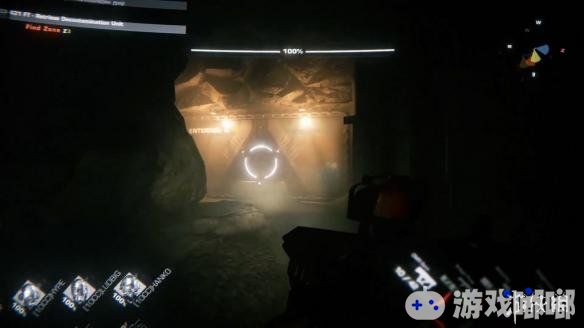 《GTFO》全新游戏演示公开，整体的氛围阴暗恐怖，各种变异怪物会突然从阴影中蹿出，游戏预计于2018年年内发售。
