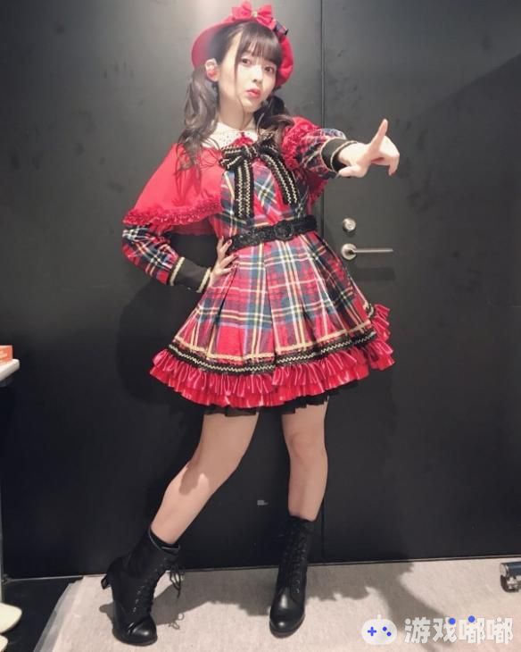 近日，日本美女声优上坂堇公布了参加日本年度盛会“动画旋律的夏季演唱会”ASL2018的幕后照，一起来欣赏一下吧！
