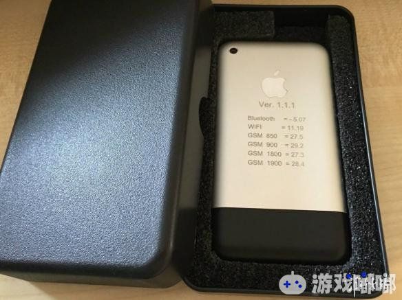 初代iPhone原型机现身eBay网站，内部软件可以支持测试板载硬件功能，目前售价已经飙升至人民币20万元