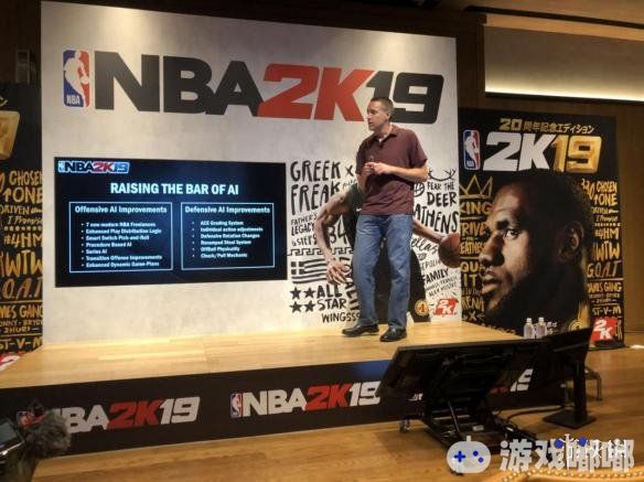 近日，《NBA 2K19》的试玩发布会在日本东京举行，游侠网也受邀前往为玩家们带来第一手情报。在发布会后，我们采访了《NBA 2K19》的高级制作人Eric Boenisch，对本作有了一些更加深入的了解。