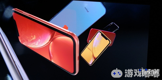 今天凌晨苹果秋季新品发布会上三款全新的iPhone XS新机公布，然而新机的命名却遭到了《福布斯》的吐槽：没有创新！