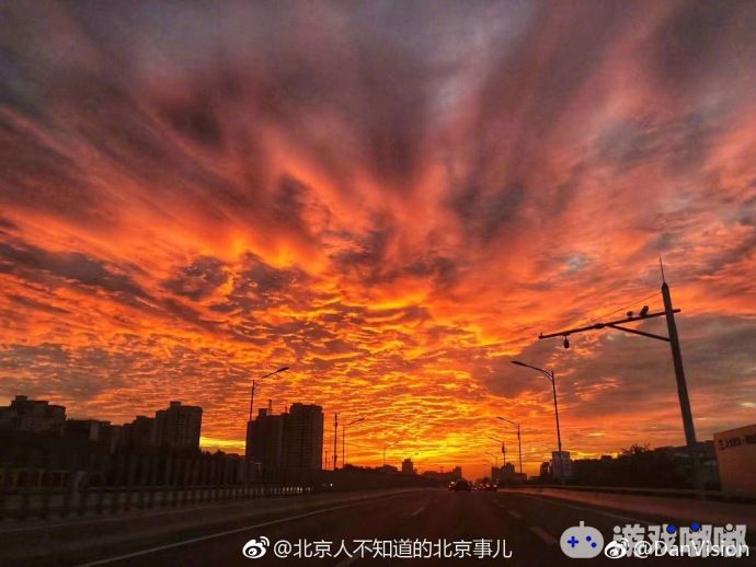今儿起得早，出去遛弯收获了北京难得一见的朝霞美景，先分享给大家一同欣赏。