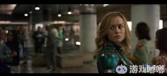最近，漫威官方终于发布了《惊奇队长》的首段预告视频，展现了这位备受期待的女超级英雄。她将在2019年3月8日于美国登陆大荧幕！