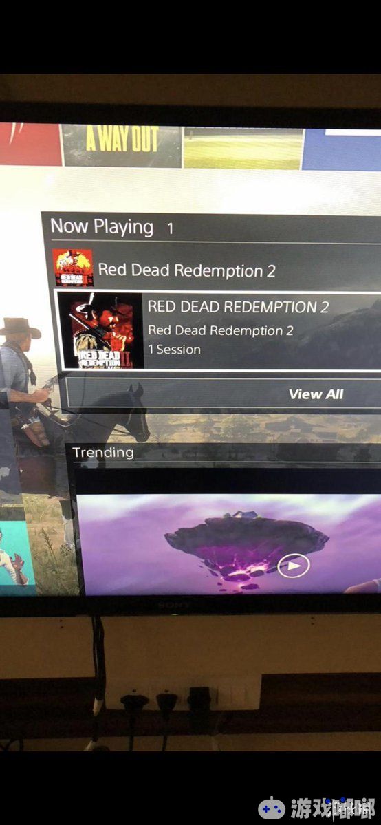 《荒野大镖客2（Red Dead Redemption 2）》可以说是本世代主机寿命期间最受期待的作品之一了，虽然游戏还没有发售不过目前似乎已经有PS4玩家提前安装并玩到了这款游戏。