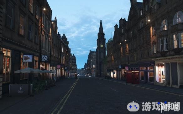 近日，有一位玩家为了展示《极限竞速：地平线4（Forza Horizon 4）》的风景有多逼真，特地跑到英国的景点去拍照作对比，来看看吧！