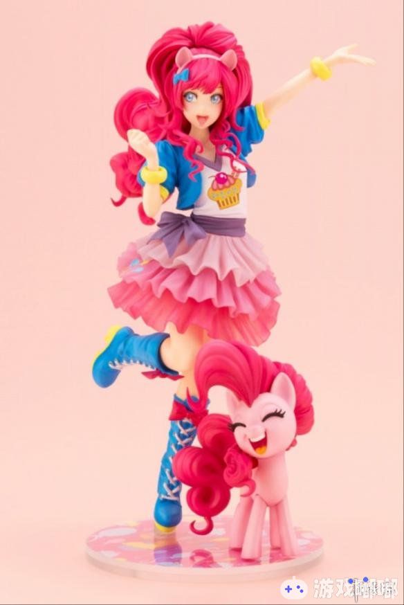 《彩虹小马》美少女雕像系列，第一弹手办公开。变身为美少女的碧琪拥有造型细腻的粉红波浪长发，活泼的动作，超级可爱。