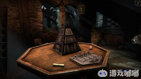 《The Room》系列作品的第三部《未上锁的房间3(The Room Three)》是一款密室逃脱题材的游戏，游戏中玩家将需要扮演一位被神秘人“工匠”引导至偏远小岛寻找“空”元素线索的解谜家。
