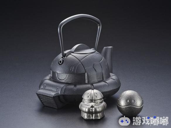《机动战士高达》系列最有名的炮灰扎古被制成了日本传统手工品铁制烧水壶，不论美观度还是实用度都很出色。