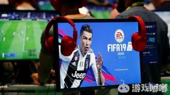 近日，EA与欧足联共同宣布，基于《FIFA19》的全新电竞比赛“eChampions League”将会在2019年正式举行，加入“FIFA电竞世界杯之路2019”的大家庭。