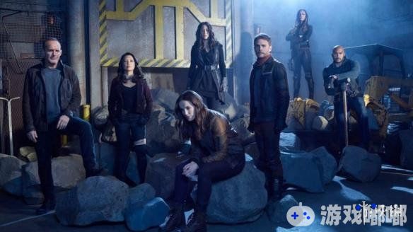 《神盾局特工（Agents of S.H.I.E.L.D.）》第六季将于明年夏天播出，剧中演员汪可盈曝光了定妆照，ABC也确定续订该剧集第七季。