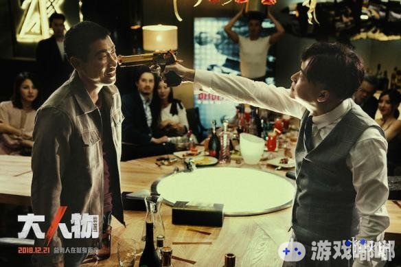 由王千源、包贝尔饰演的国产犯罪动作电影《大人物》近日发布了电影的最新预告以及最新海报，一起来看看吧。