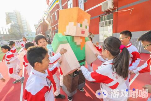微软中国2018“编程一小时”科普活动启动仪式今日在中国人民大学附属中学实验小学正式举行。全校1500多名师生汇聚一堂，